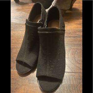 Hokus pokus slip your feet in and zip up 6M